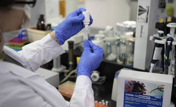 HOY / Salud dice que el 30% de la población recibirá la vacuna anti COVID-19