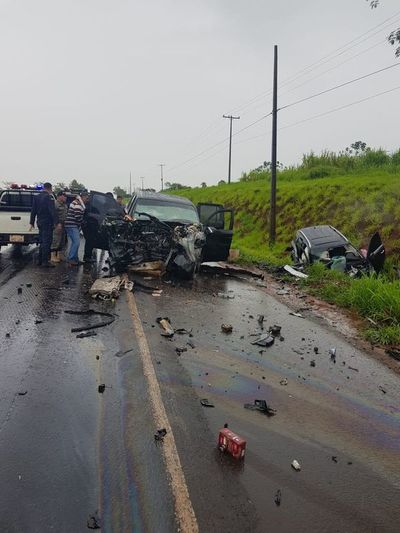 Una mujer fallecida y dos heridos graves tras un choque frontal en Yrybucuá - Nacionales - ABC Color
