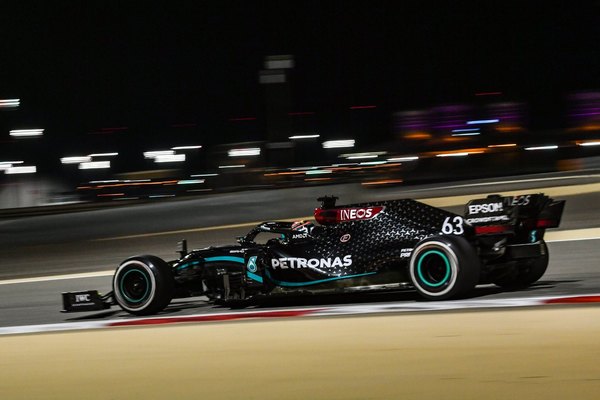 George Russell 'vuela' en los ensayos del GP de Sakhir