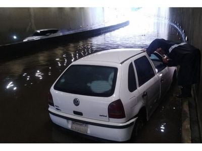 El superviaducto de Madame Lynch volvió a inundarse tras lluvia