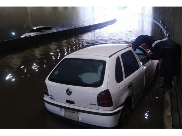 El superviaducto de Madame Lynch volvió a inundarse tras lluvia
