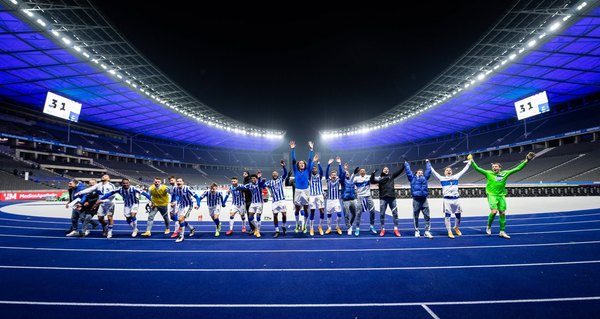 Hertha de Omar Alderete ganó y escala en la Bundesliga