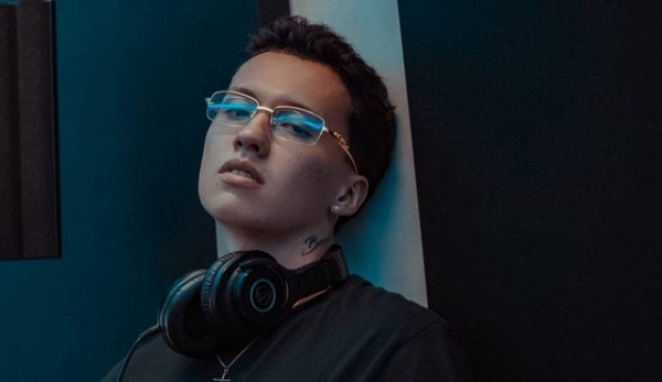 HOY / El reggaetonero colombiano Blessed presenta "Viernes Social"