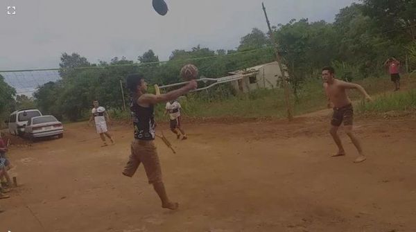 EL CRACK DEL PIKI VÓLEY QUE JUEGA CON MULETAS