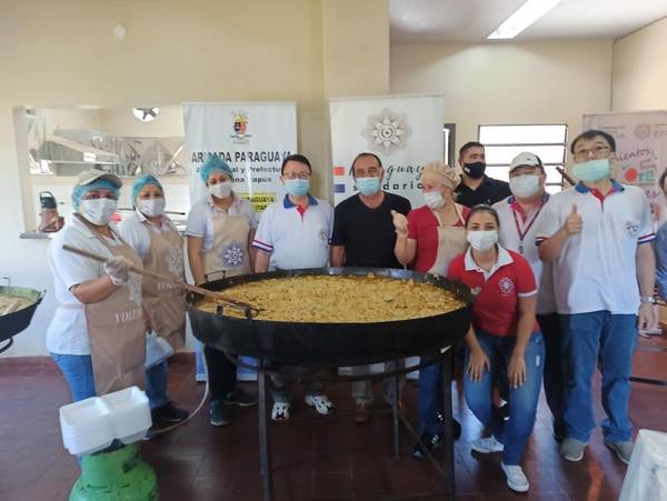 NUEVA JORNADA DE «PARAGUAY SOLIDARIO» LLEGÓ CON ALMUERZO PARA 700 FAMILIAS.