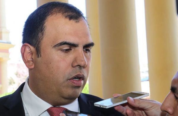Gobernador de Caazapá Díaz Verón dio positivo al COVID-19