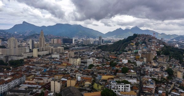 La Nación / Dos niñas mueren por bala perdida durante tiroteo en Rio de Janeiro