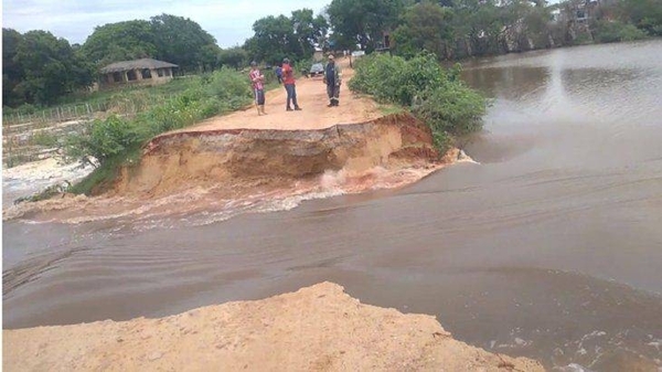 HOY / Laguna Cerro: camino se desmoronó tras intensas lluvias y preocupa la alta contaminación