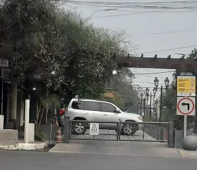 Ramón González Daher se adueña de una calle y Municipalidad hace la vista gorda - Nacionales - ABC Color