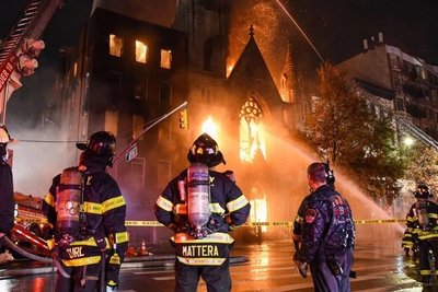 Un grave incendio daña una iglesia centenaria de Nueva York - Megacadena — Últimas Noticias de Paraguay