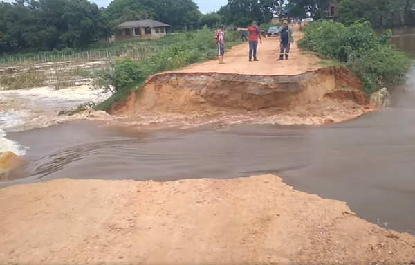 Laguna Cerro: contaminación se expande tras desmoronamiento de camino