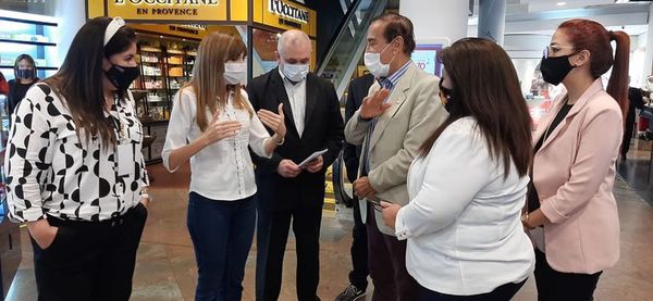 Controlan cumplimiento de medidas sanitarias en microcentro de CDE - ABC en el Este - ABC Color