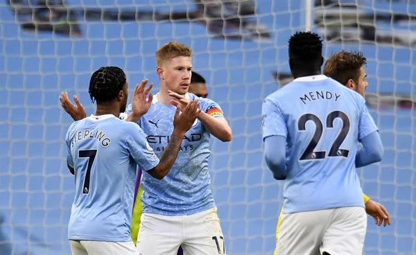 De Bruyne y Sterling prolongan la escalada del City