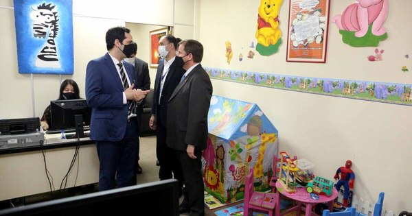 La Nación / Presidente de la Corte recorrió juzgados de la Niñez
