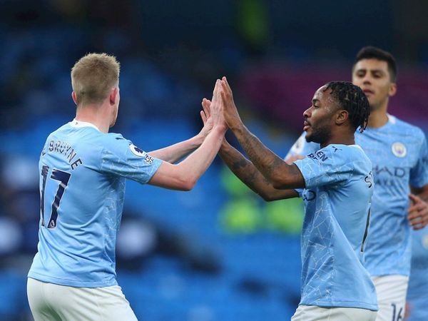 De Bruyne y Sterling prolongan la escalada del City