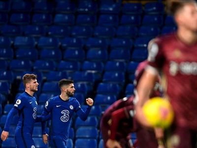 El Chelsea líder tras remontar a Bielsa