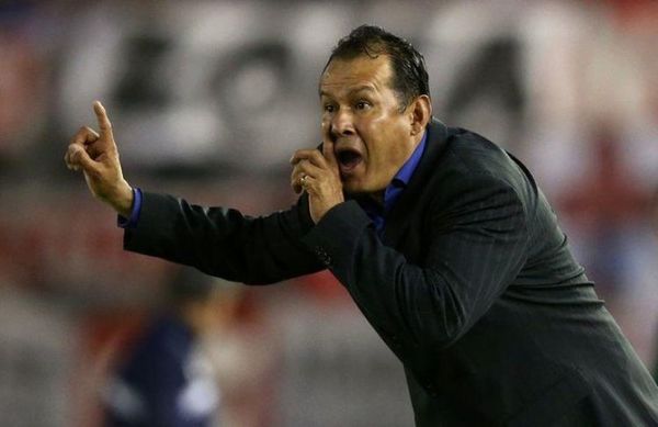 Puebla de México despide a DT peruano Reynoso