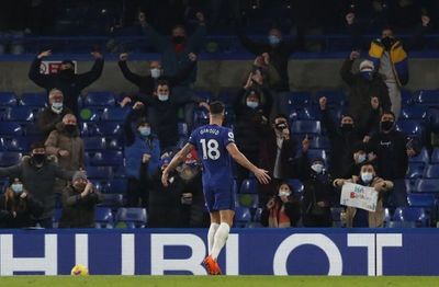 Chelsea regresa al liderato y la afición a las gradas - Fútbol - ABC Color