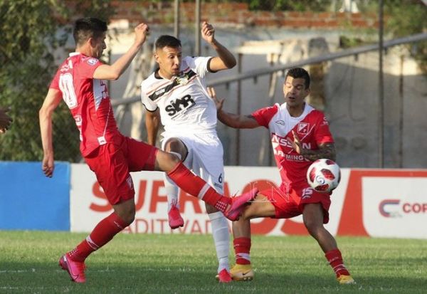 River se aleja de la liguilla tras empatar ante General Díaz