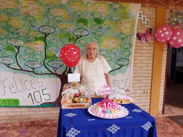 Festeja sus 105 años e insta a cuidarse para ganarle al coronavirus - Nacionales - ABC Color