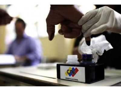 Hundida en la pobreza, Venezuela vuelve hoy a las urnas