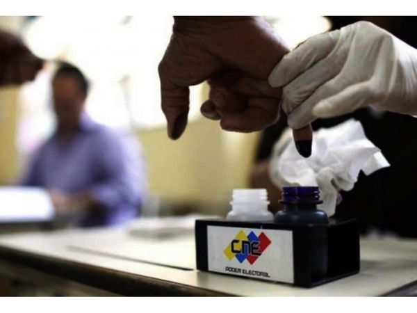 Hundida en la pobreza, Venezuela vuelve hoy a las urnas