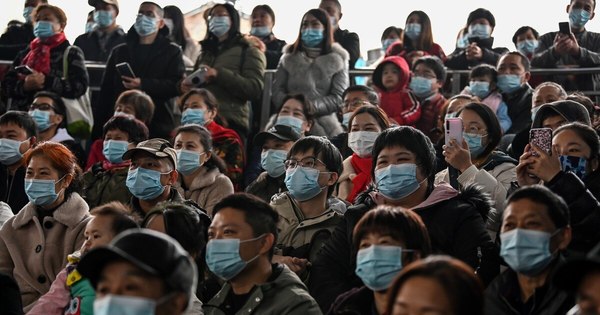La Nación / Con rock o graffitis, Wuhan revive su fin del mundo