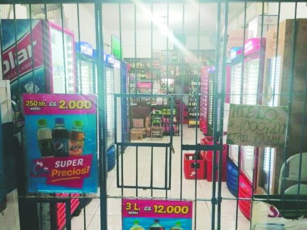 En bodegas y despensas chulean la ley seca