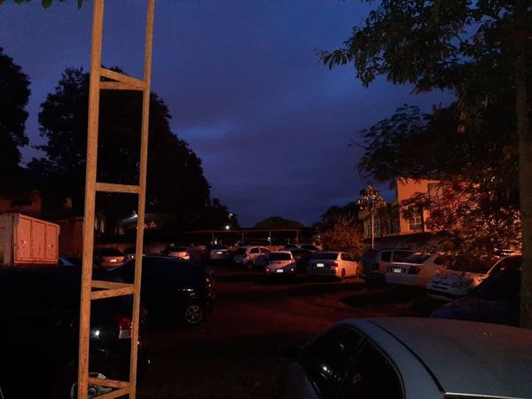 Vehículos y bebidas alcohólicas incautados por aglomeración en fiesta de cumpleaños - ABC en el Este - ABC Color