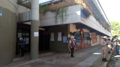 Colegios vacíos: las parlamentarias de Maduro comenzaron sin electores » Ñanduti