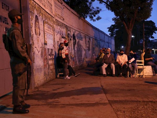 Abren los centros de votación para las elecciones al Parlamento