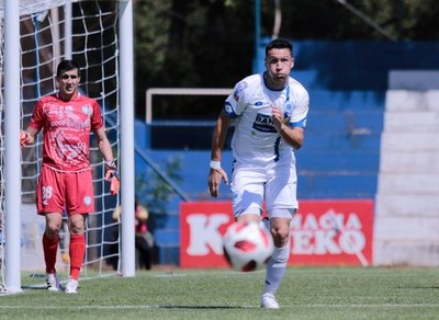 El 12 de Octubre golea, mantiene la categoría y desciende San Lorenzo