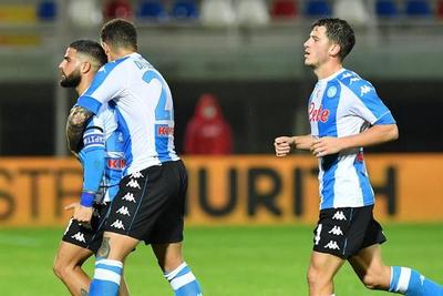 Napoli suma otra goleada y se ubica a tres de la punta en la Serie A