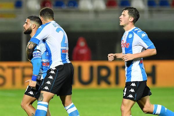 Napoli suma otra goleada y se ubica a tres de la punta en la Serie A