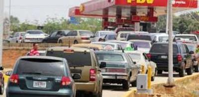 Las filas para cargar gasolina en Caracas son largas que llevan horas – Prensa 5
