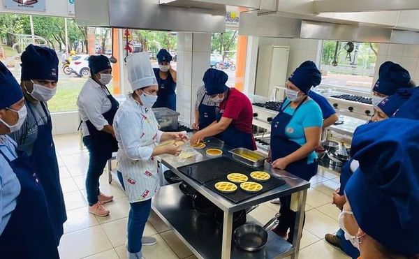 Enseñan a encargados de comedores a aprovechar el mango en la gastronomía - ABC en el Este - ABC Color