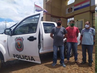 Presos del penal de Itapúa reparan patrullera de la Policía