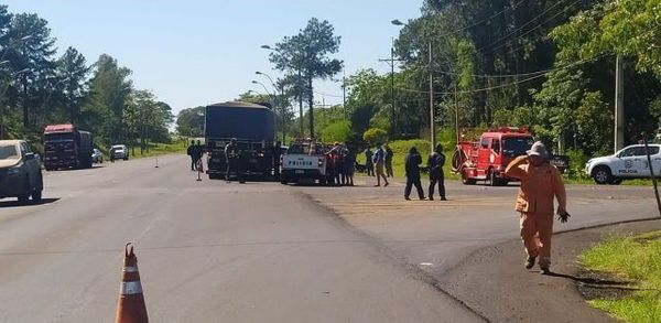 Obrero que guiaba el tránsito muere arrollado por camión - Noticiero Paraguay