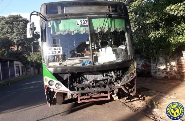 Motociclista fallece tras ser embestido por colectivo en Luque •