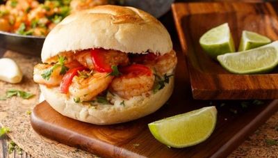 ¡Están demasiado buenos! Mola presenta sándwiches de tinte español (probá el Sevilla y el Málaga)
