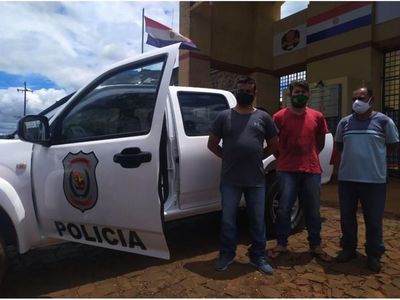 Internos del penal de Itapúa reparan una patrullera de la Policía de forma gratuita