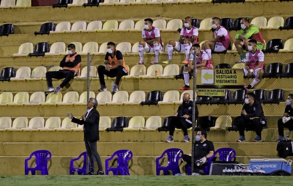 El papá de Roque y su crítica al DT: 'Olimpia no puede jugar como un equipo chico'