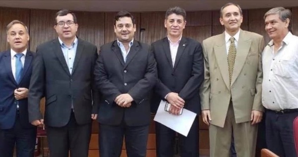 Intendentes y senadores liberales brindan su apoyo a Alejo Ríos - Noticiero Paraguay