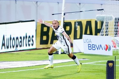 Remontada épica: González e Iturbe son finalistas con Pumas en México