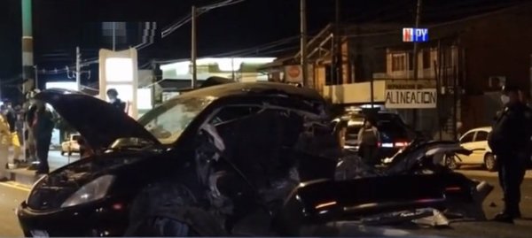 Auto se parte en dos durante accidente fatal | Noticias Paraguay