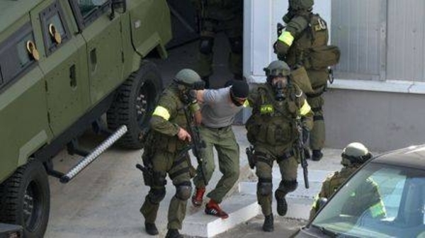 HOY / Condenan a 12 años a un exfutbolista por espiar para Ucrania