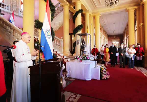 Imagen de la Virgen Peregrina de Caacupé visitó Palacio de Gobierno | .::Agencia IP::.
