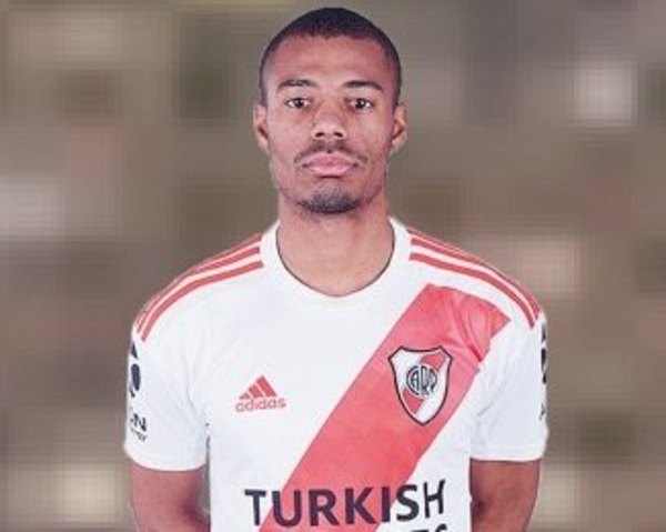 Crónica / Justicia pide captura de jugador “gallina” Nico de la Cruz