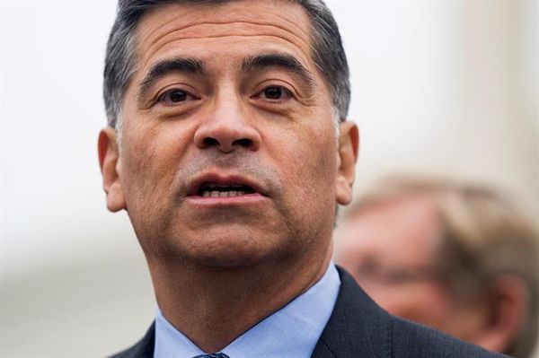 Biden elige al latino Xavier Becerra para dirigir Salud y combatir la covid  - Mundo - ABC Color