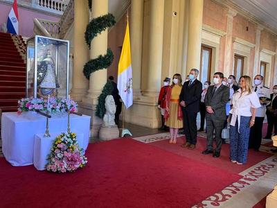 Arzobispo lleva imagen de Caacupé al Palacio, con un mensaje a autoridades - ADN Digital